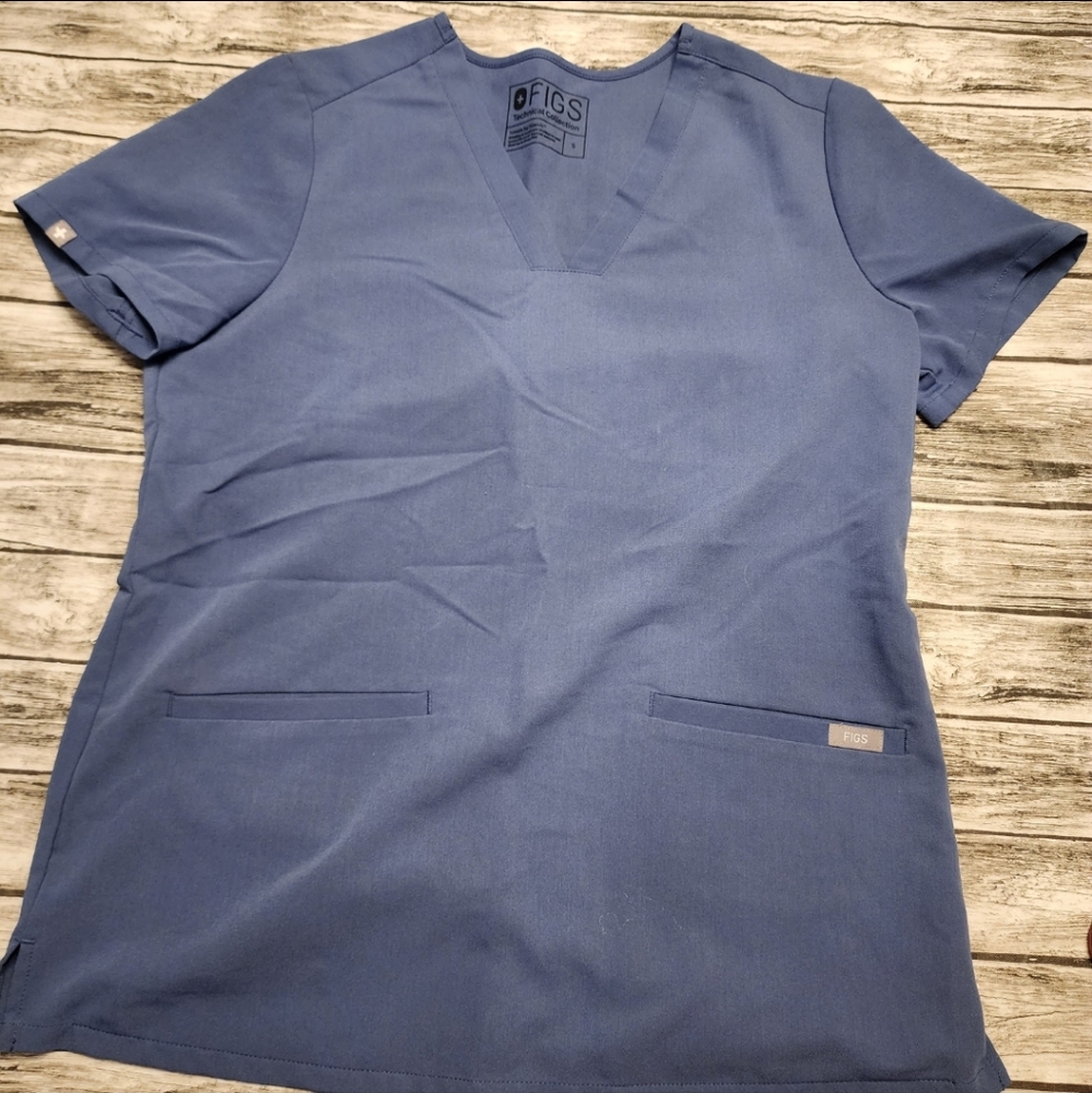 Figs technical collection navy blue scrub top. Size Small.